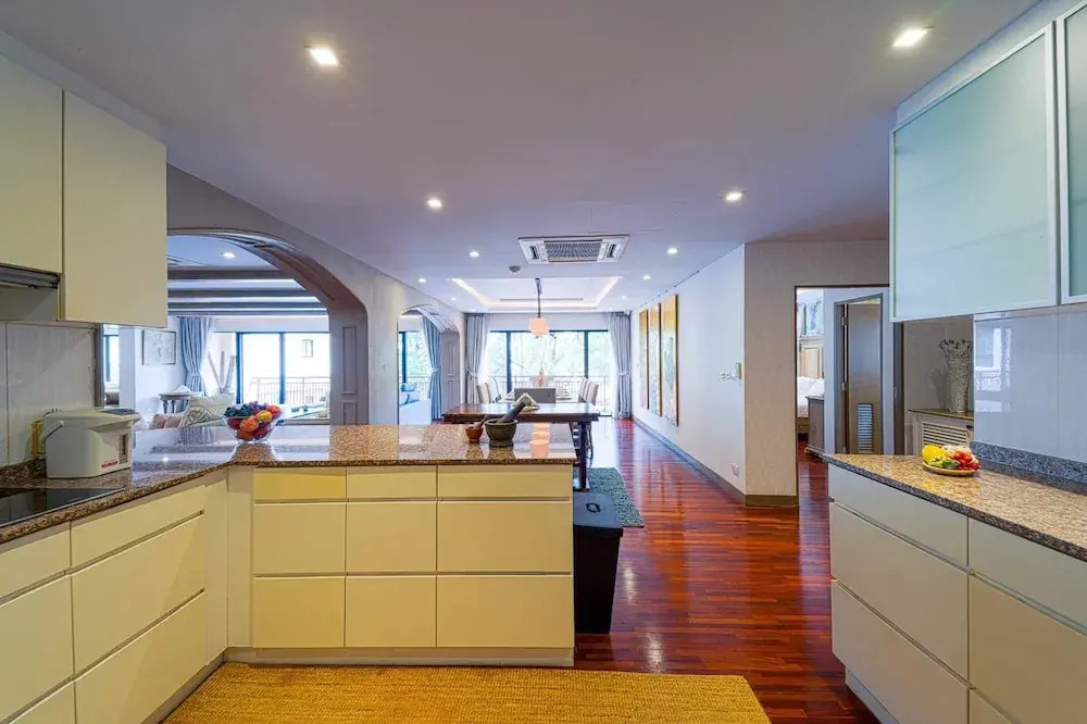 4 Bed Beachfront Condo SP43
