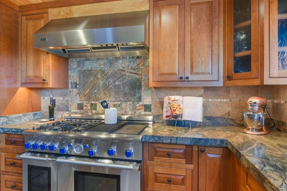 Luna Del Lago Luxury Home - Hot Tub, Lake View 3 Bedroom Home by Redawning