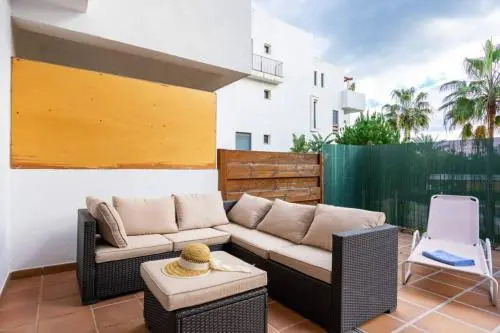 2BR poolfront family apartment WIFI and Near beach