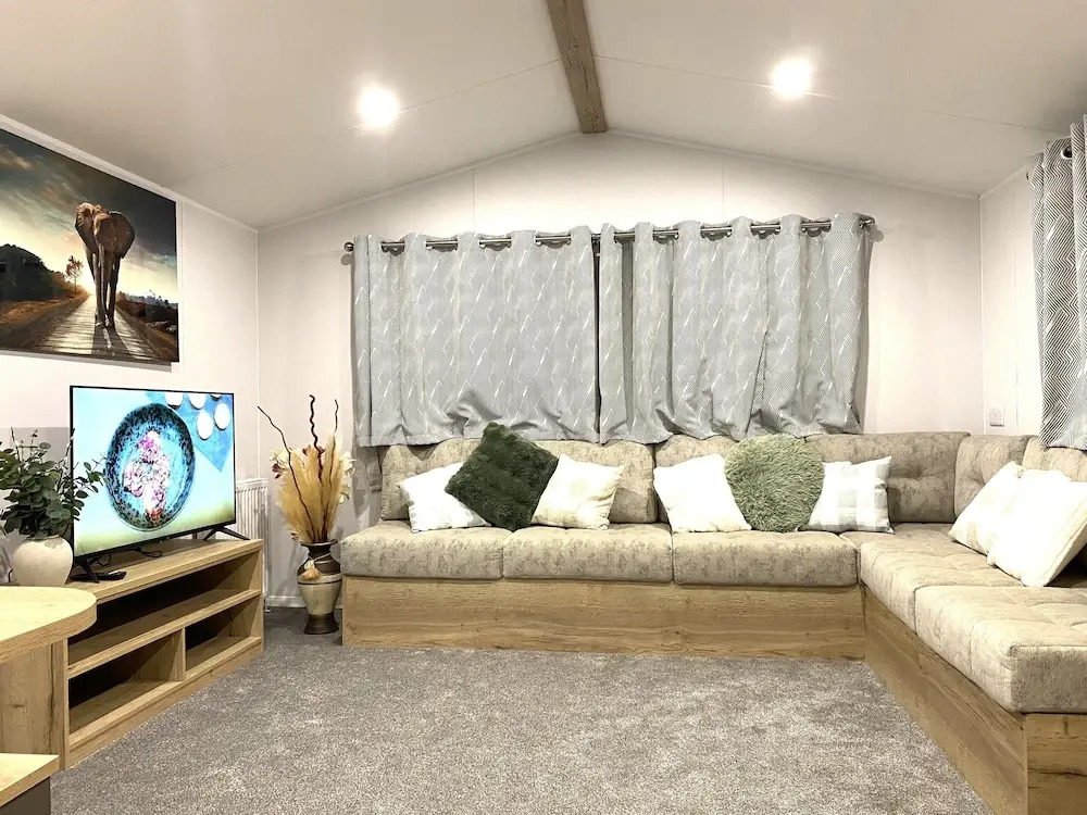 BAF Luxury Stays - Caravan Sleeps 8