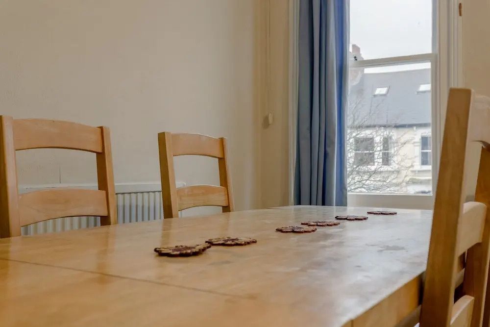 Lovely, Bright 3 Bed with Large Bedrooms