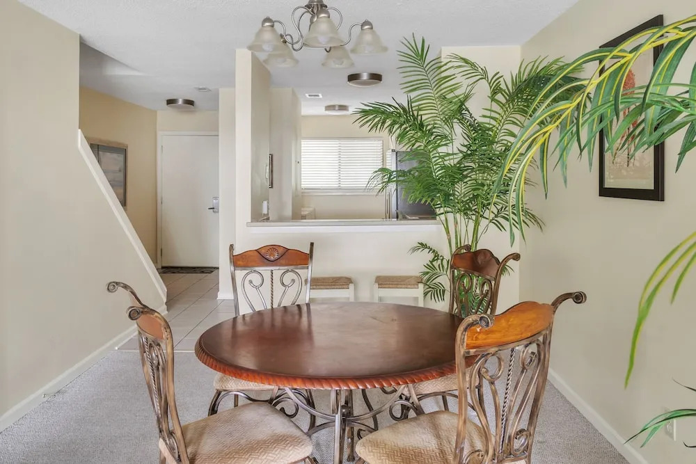 Serene 2br Retreat At Springwood Villas, Hh Island 2 Bedroom Townhouse by Redawning