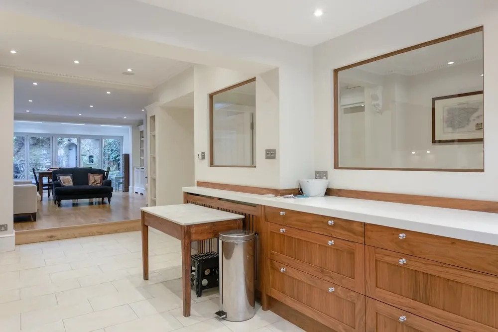 4 Bedroom Family House in Shepherd's Bush