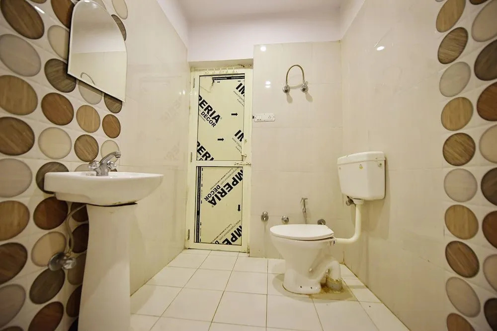 OYO 10566 Hotel Shanti Guest House