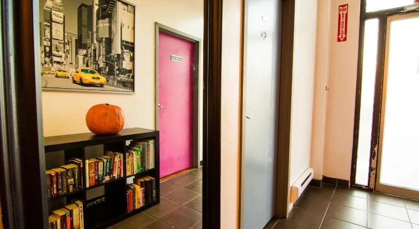 Wicked Hostels - Calgary