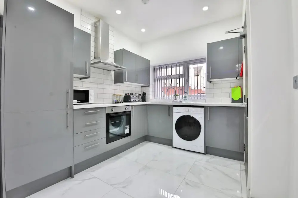 Modern 2 Bed House - Sleeps 4
