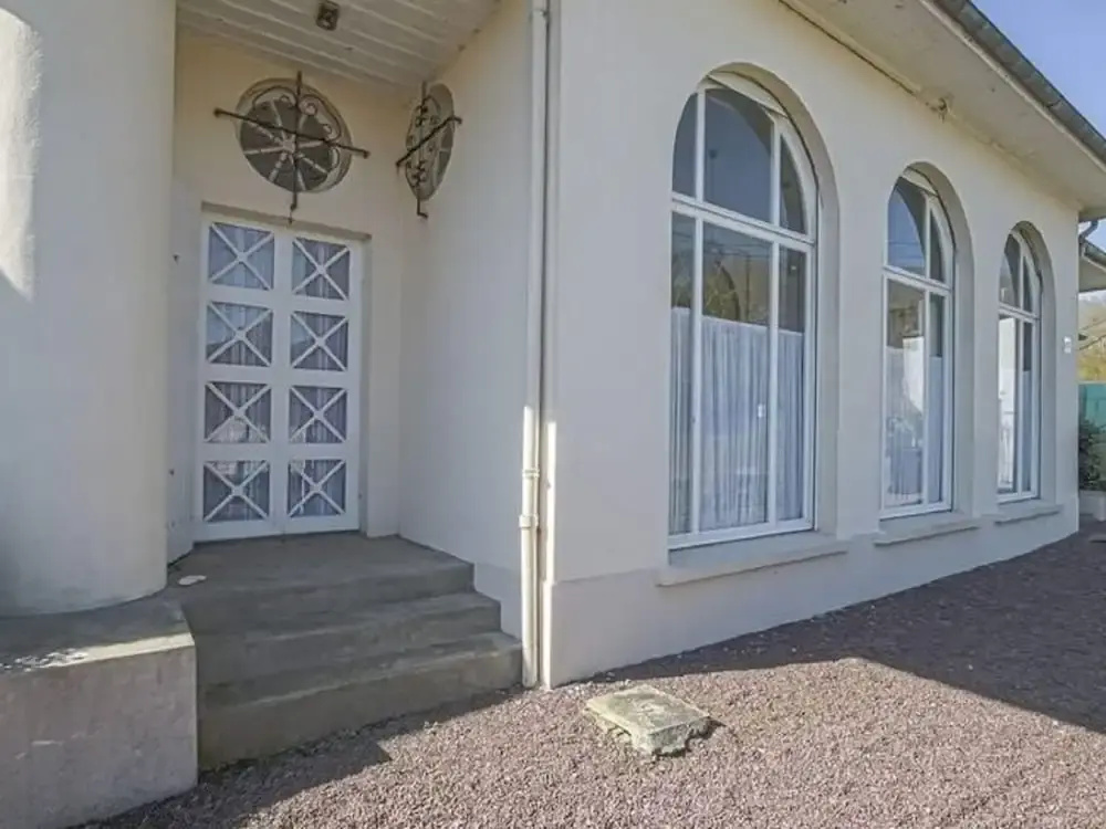 Spacious holiday home in Aure sur Mer with garden