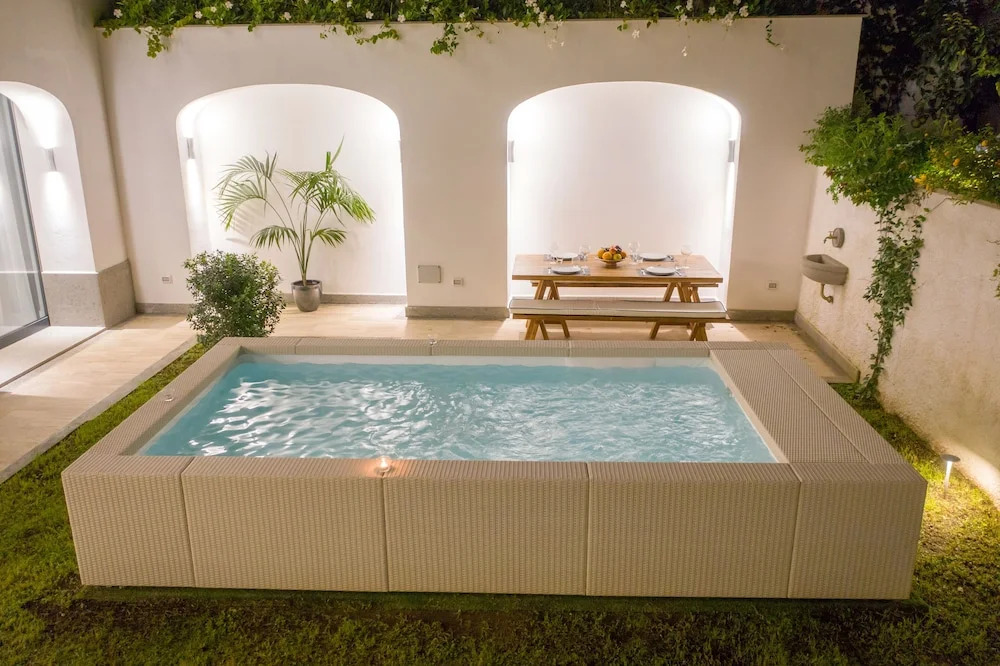 Luxury Apartment with Garden and Pool