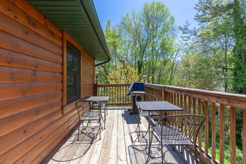 Downtown Getaway by Heritage Cabin Rentals