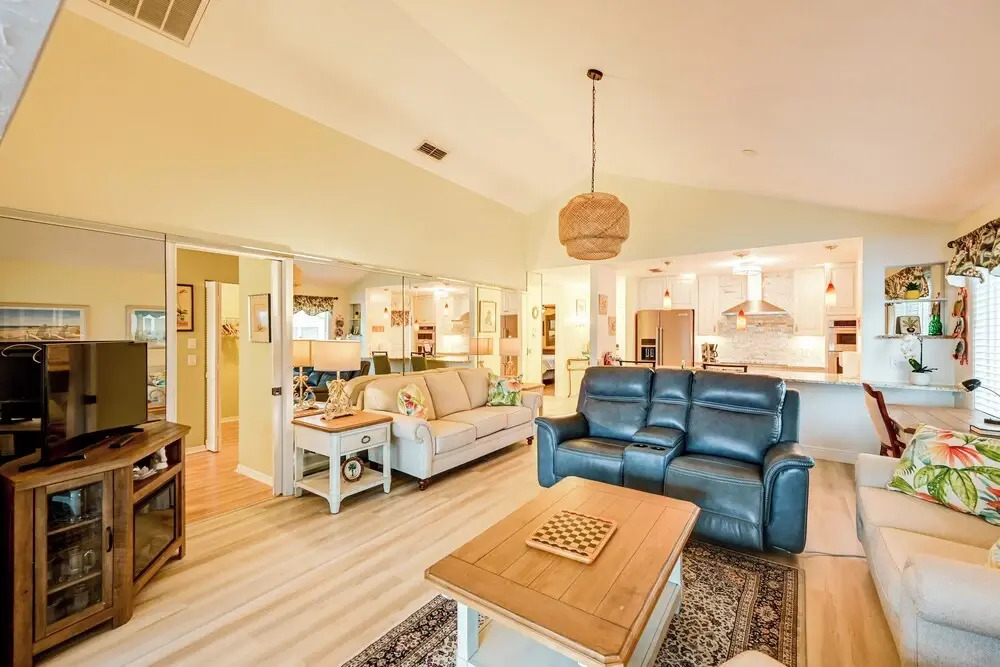 Extended Stay in Estero: Townhome w/ Lake Views!