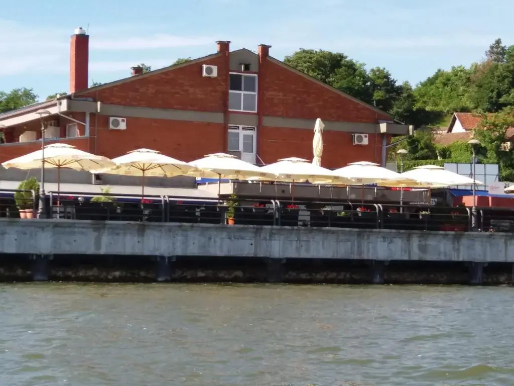 Kafana Zlatna Ribica