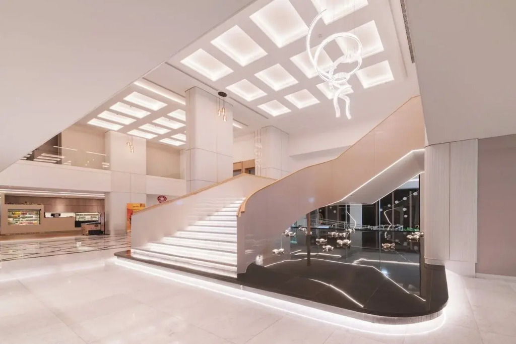 SZ Canalside Hotel