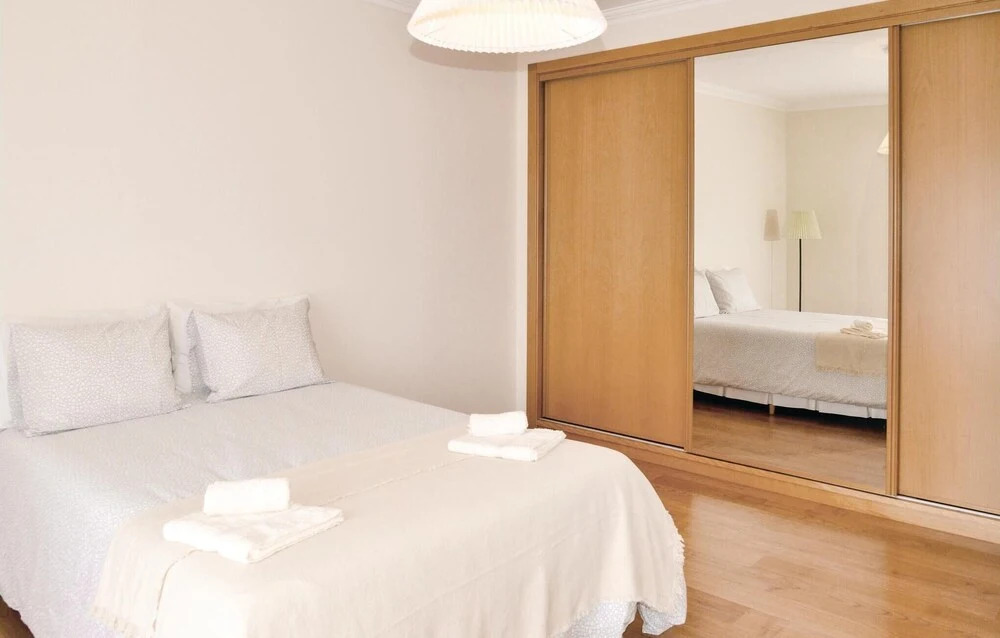 Amazing Home in Miragaia With 5 Bedrooms and Wifi