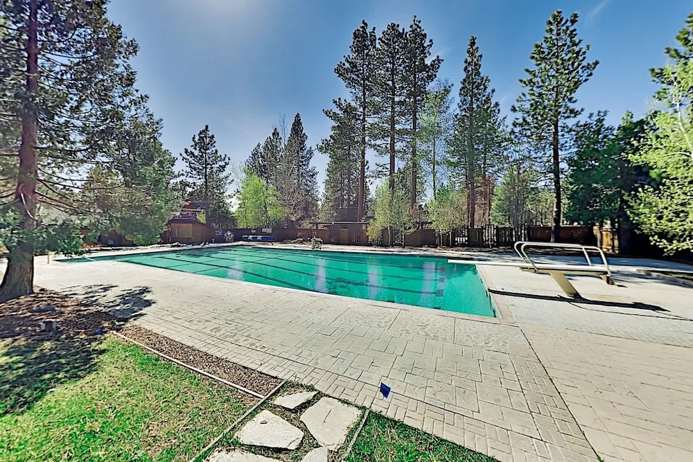 New Listing! Large Near Lake Tahoe & Beach 5 Bedroom Home