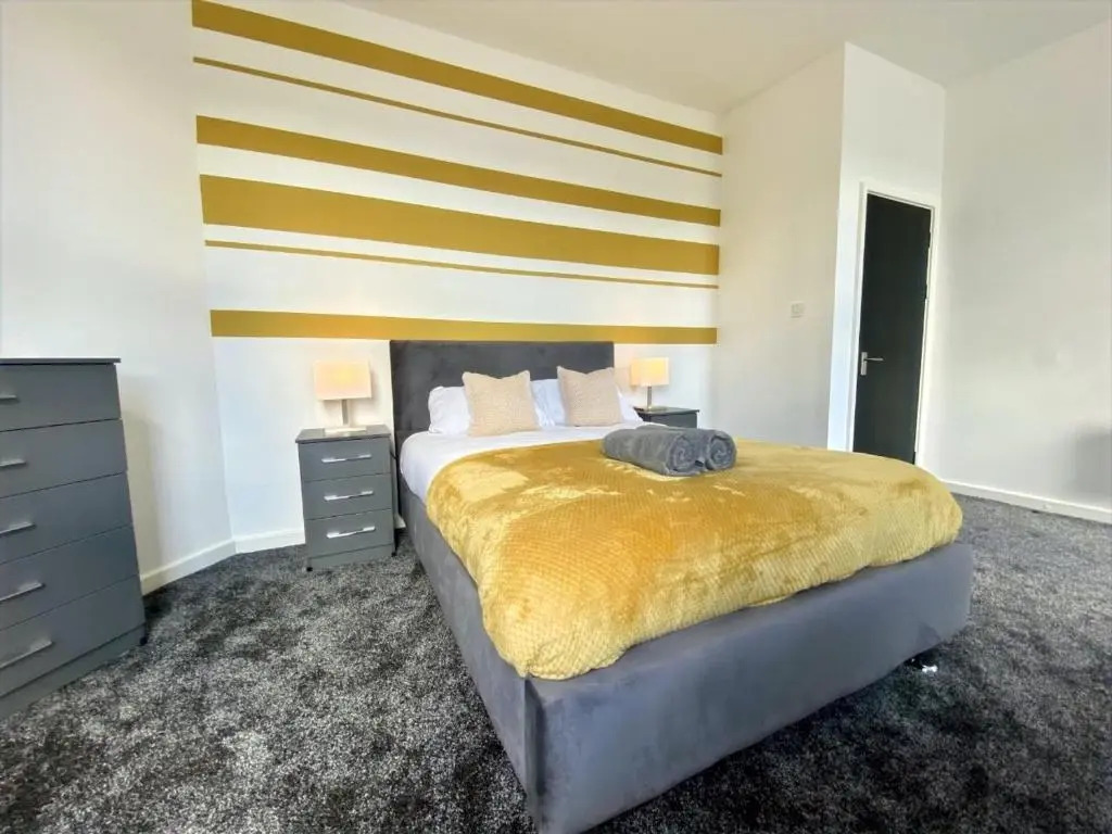 The Brook - LONG STAY OFFER - Sleeps 6 - Central House by CTO Serviced Apartments