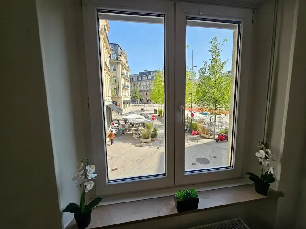 Ideal city stay 1BR near train station