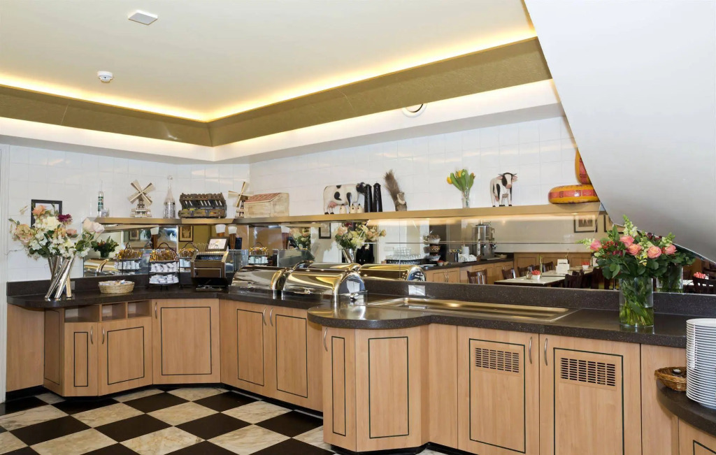 Avenue Hotel
