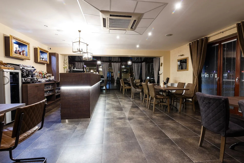 Grand Hotel Senica, Garni