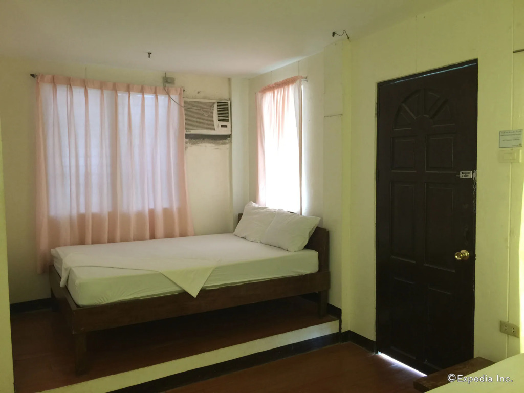 Cozy Coron Inn