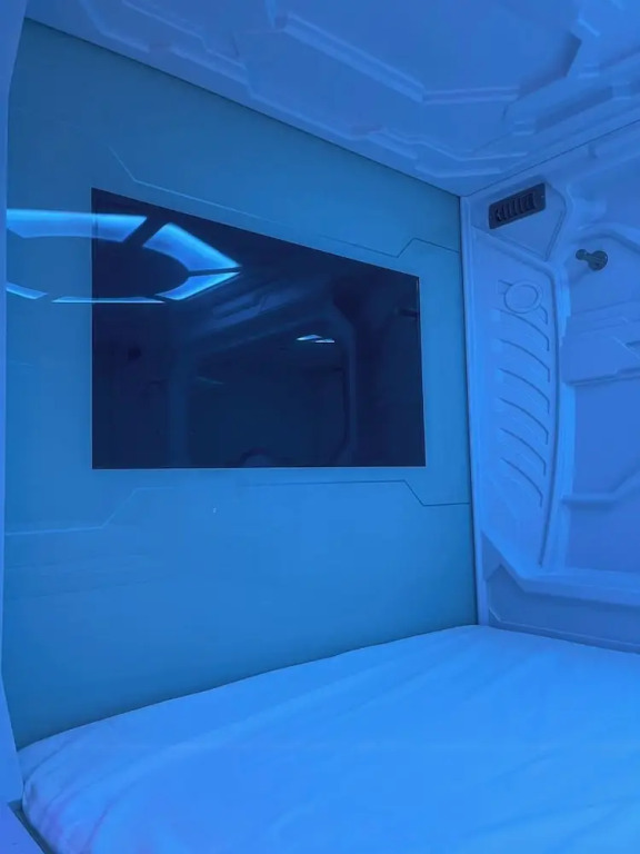 Jianpuke Space Capsule Backpacker Hostel