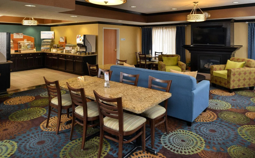 Holiday Inn Express Hotel & Suites Charlotte by IHG