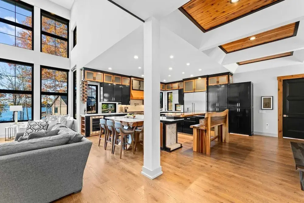 The Grand on Greenbay-7 Bedrooms Sleeps 20 Modern new Build