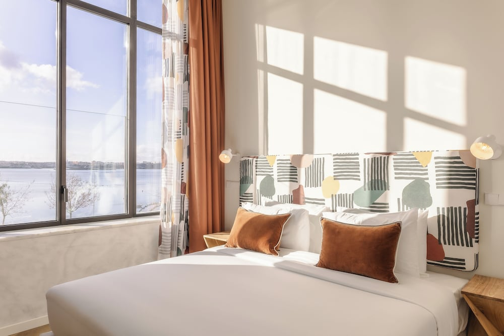 Upon Harbor - Seixal Bay Hotel