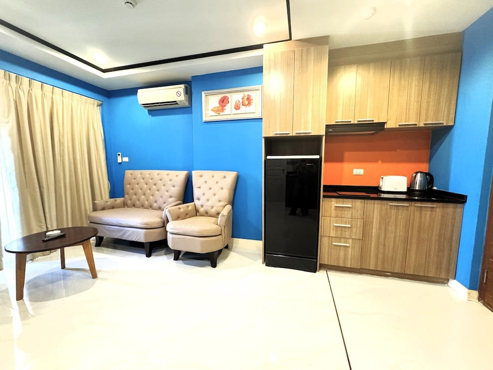 Modern 1-bedroom Condo With Pool View - Nordic Trend 4, Pratumnak Hill