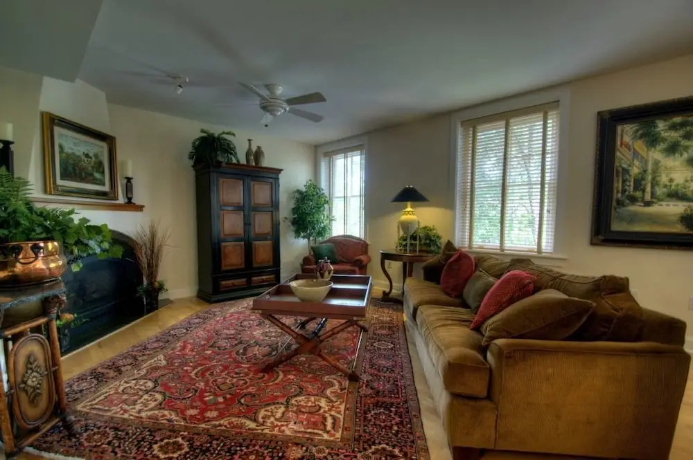 Biltmore Village Hideaway - 2 Br Condo