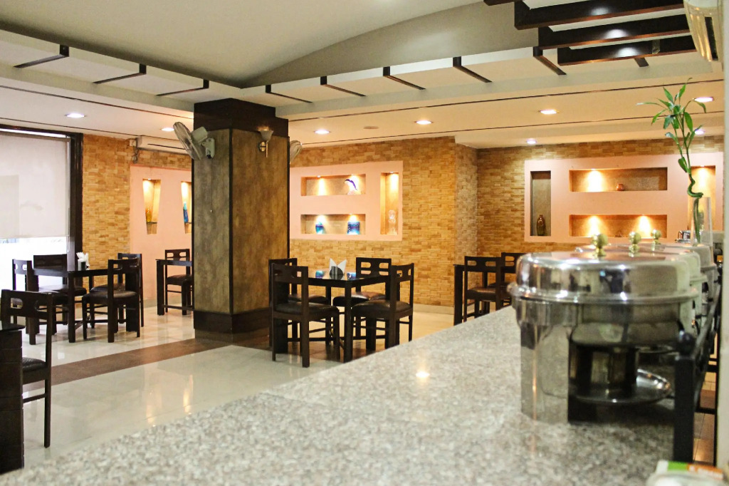 OYO  Capital O 664 Hotel Tourist