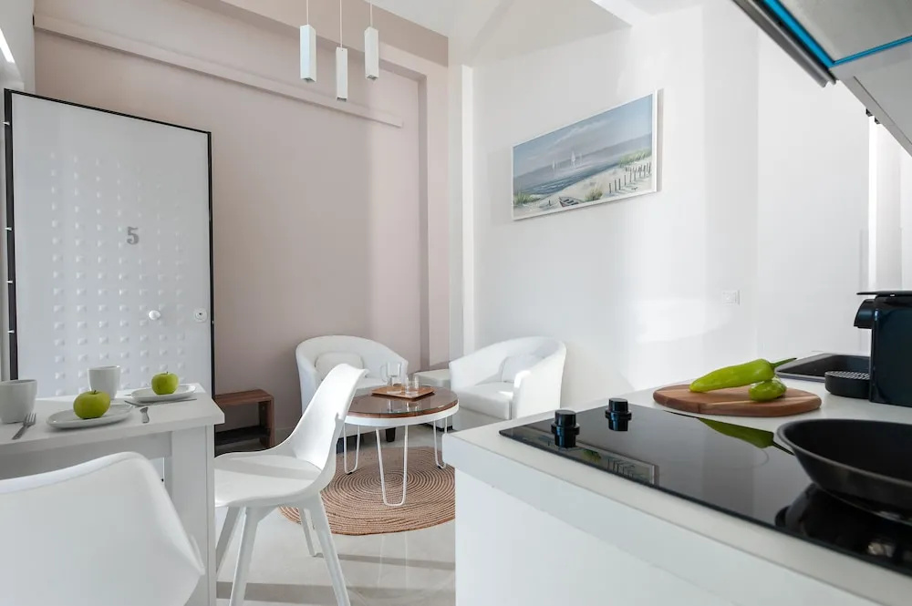 Alekos Suites