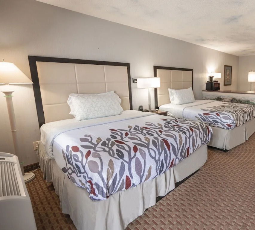 RIVER OAK INN