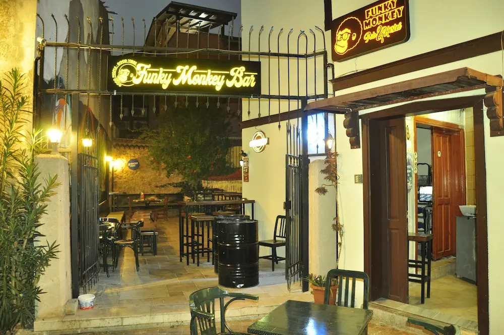 Funky Monkey Hostel & Pub Antalya - Adults Only