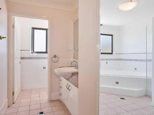 Ocean Views' 4 Ocean Street - air conditioned luxury with beautiful ocean views