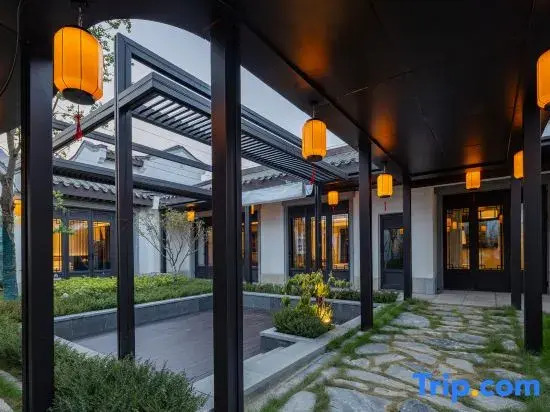 Snowland Dawa Hotel