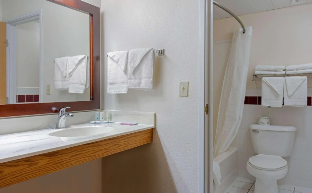 Lexington Inn and Suites