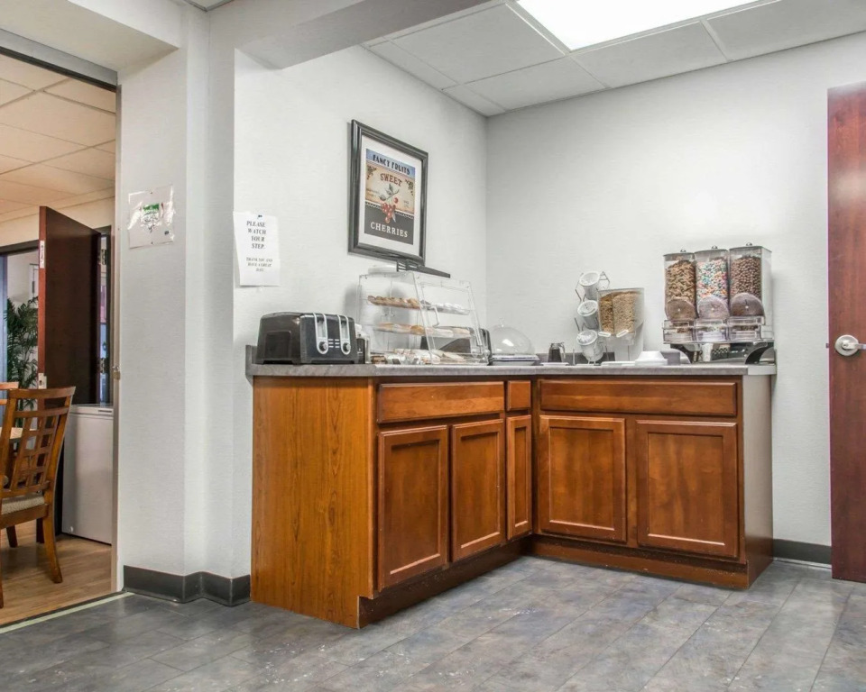 Regency Inn And Suites