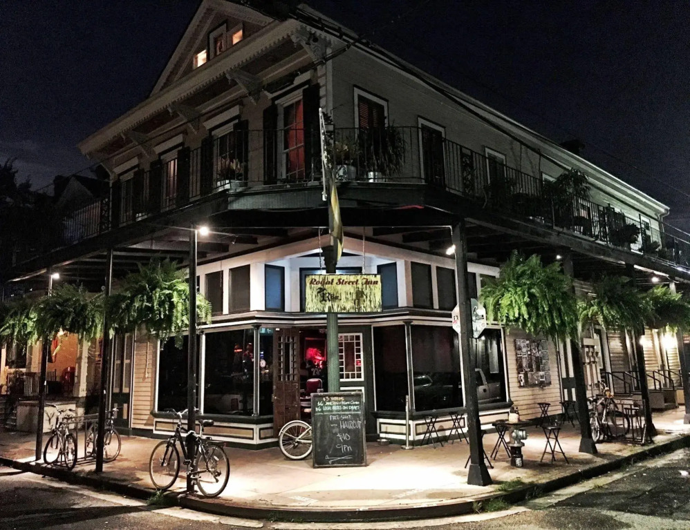 Royal Street Inn & Bar