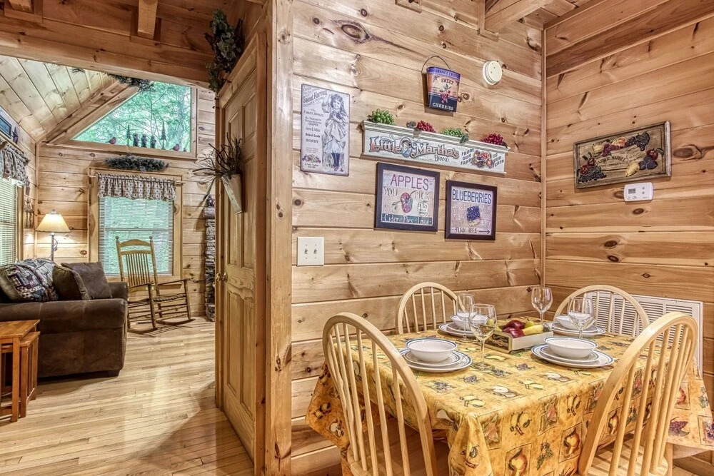 Mystic Mountain - Great Location! Close To All The Action! 2 Bedroom Cabin by RedAwning