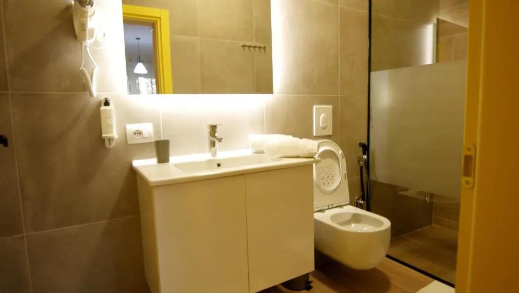 KONIs Studio Apartments