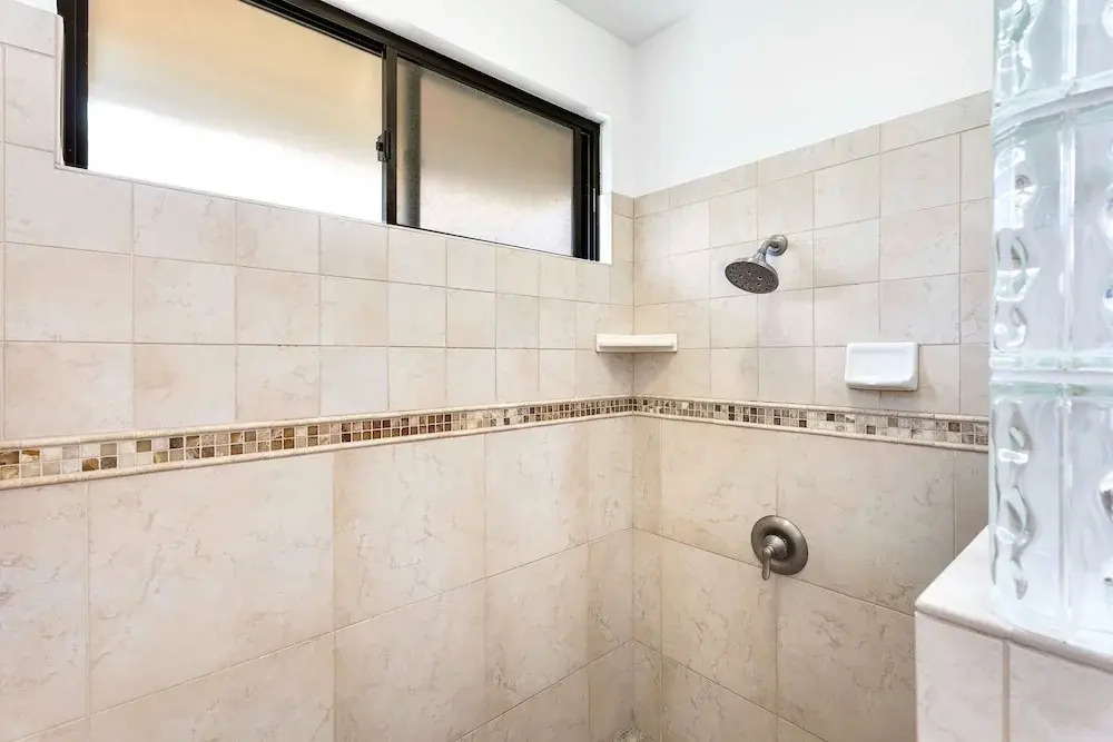 Newly Renovated - Gorgeous Condo & Location - Vrkcv