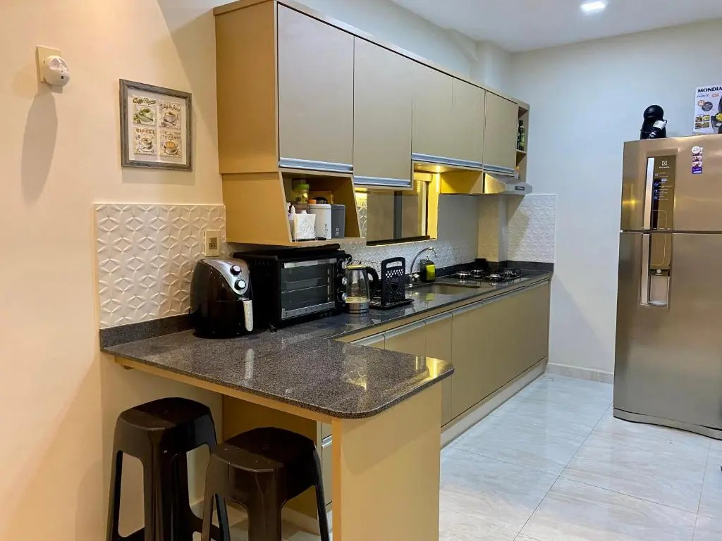 Agradable dormitorio en suite con estacionamiento privado