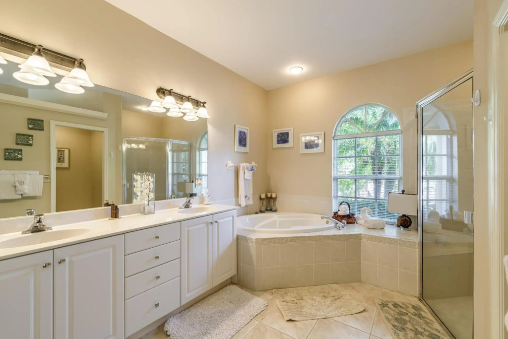New Gulf Access Home with Private Solar Heated Pool and Spa -Villa Dreamweaver, Cape Coral - Roelens Vacations