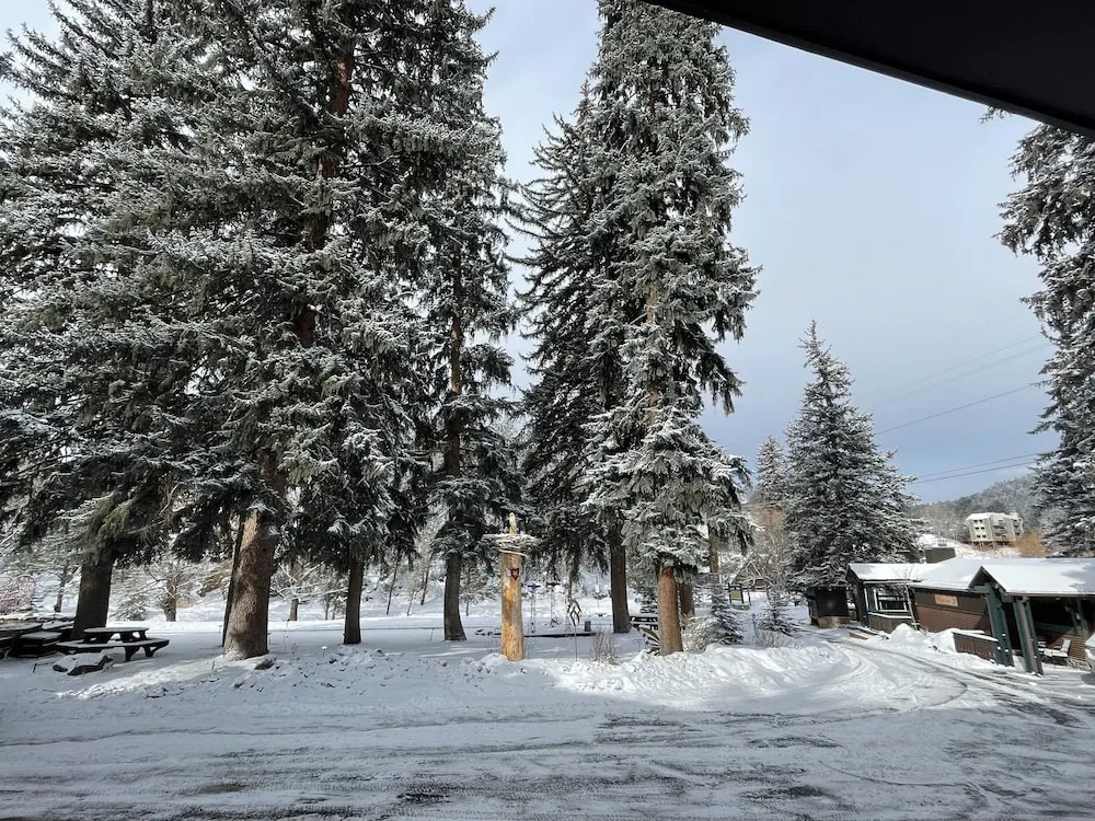 Highland Haven Creekside Inn