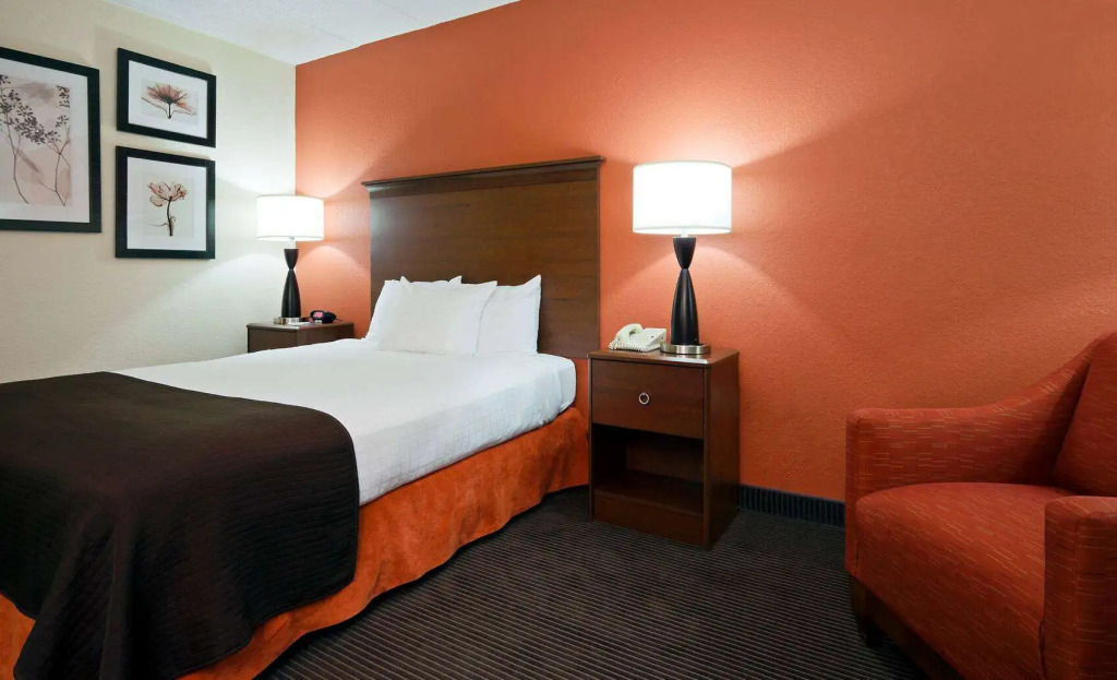 AmericInn by Wyndham Manitowoc
