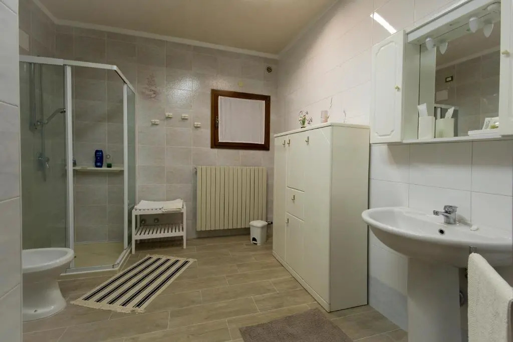 B&B LELLA