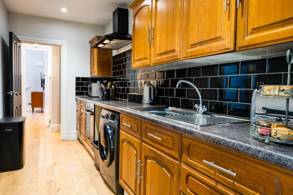 Central, stylish 3 bed apartment with sea views