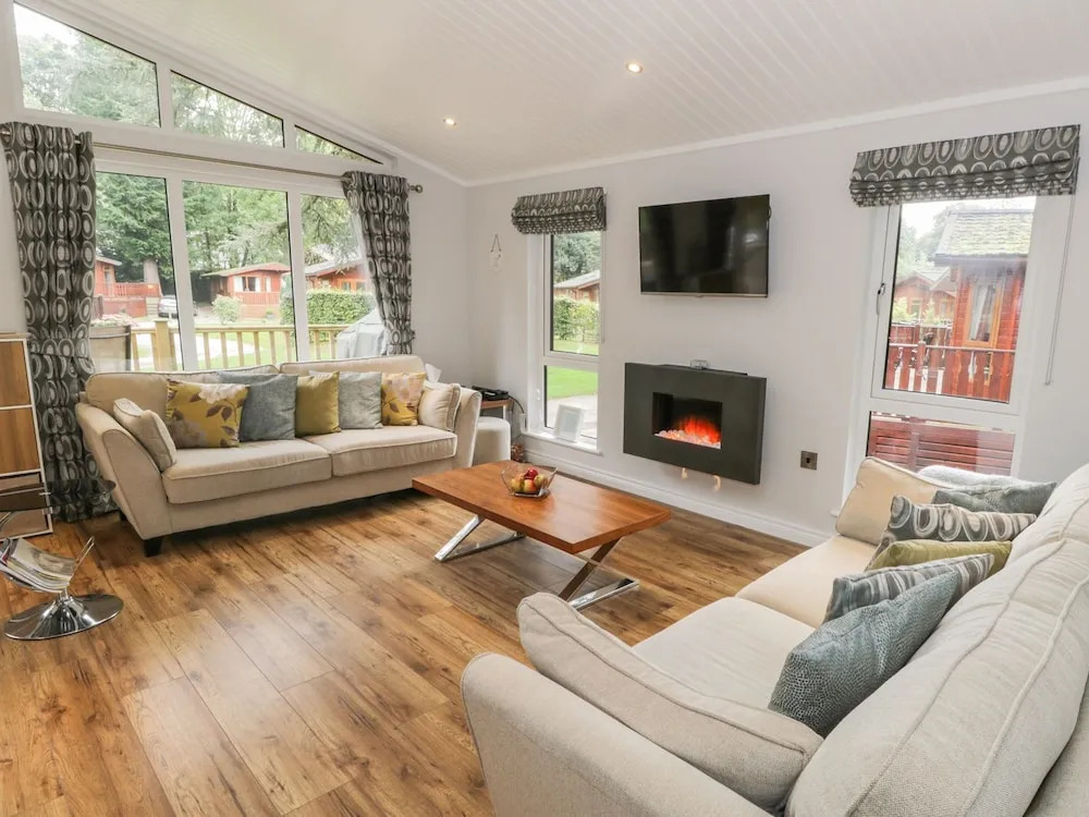 Broad Larch Lodge