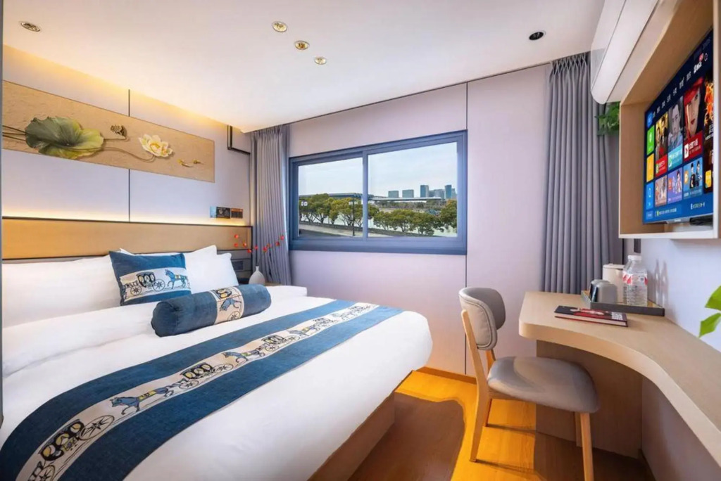 Lianhua Express Hotel