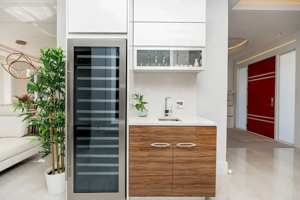 Centrally-located Luxury Home With Views Cinema